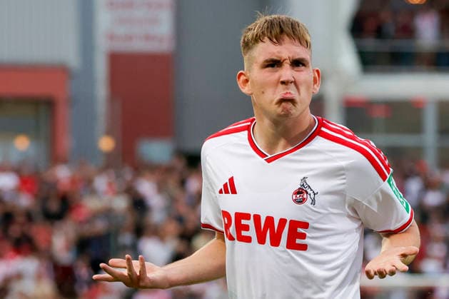 Im Bild: Jubel nach dem Tor zum 1:2 beim Torschuetzen Isak Johannesson (1. FC Koeln, 8) 24.08.2026, FC Wuerzburger Kickers - 1. FC Koeln, DFB-Pokal, 1. Runde, Deutschland, Wuerzburg, AKON-Arena, DFL REGULATIONS PROHIBIT ANY USE OF PHOTOGRAPHS AS IMAGE SEQUENCES AND OR QUASI-VIDEO. *** Pictured: Celebrations after the goal that made the score 1–2, with goal scorer Isak Johannesson of 1. FC Köln, August 24, 2026, FC Würzburger Kickers vs. 1. FC Köln, DFB Cup, First Round, Germany, Würzburg, AKON Arena, DFL regulations prohibit any use of photographs as image sequences and or quasi-video Copyright: HMBxMedia xJulienxBecker