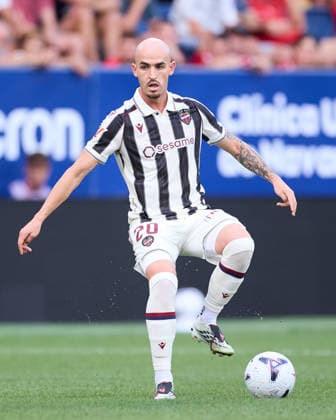 August 24, 2026, Pamplona, Navarra, Spain: Oriol Rey of Levante UD in action during the LaLiga EA Sports match between CA Osasuna and Levante UD at El Sadar on August 24, 2026, in Pamplona, Spain. Pamplona Spain - ZUMAa181 20260824_zaa_a181_064 Copyright: xRicardoxLarreinax