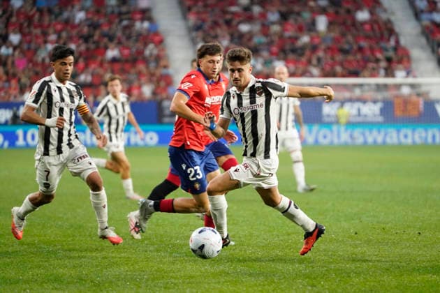 Ivan Romero of Levante UD seen during LaLiga EA Sports game between teams of Osasuna CA and Levante UD (Mickael Ducint Ball Raw Images) Pamplona Estadio El Sadar Spain Copyright: xMickaelxDucintx mickaelducint_Osasuna_Levante243