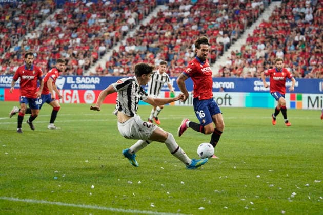 Nacho PÃ rez of Levante UD seen during LaLiga EA Sports game between teams of Osasuna CA and Levante UD (Mickael Ducint Ball Raw Images) Pamplona Estadio El Sadar Spain Copyright: xMickaelxDucintx mickaelducint_Osasuna_Levante251