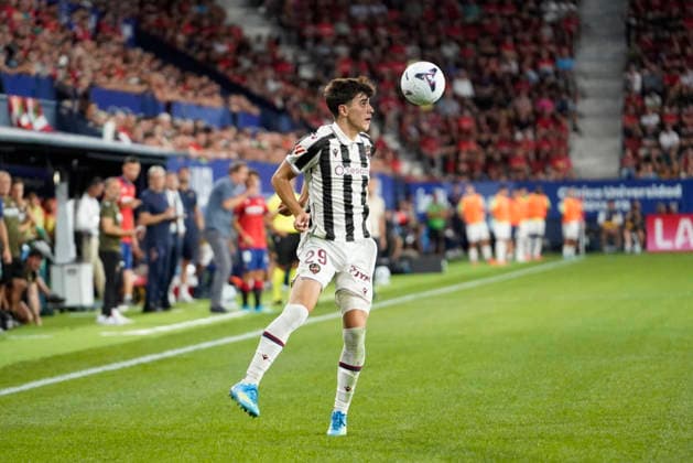 Nacho PÃ rez of Levante UD seen during LaLiga EA Sports game between teams of Osasuna CA and Levante UD (Mickael Ducint Ball Raw Images) Pamplona Estadio El Sadar Spain Copyright: xMickaelxDucintx mickaelducint_Osasuna_Levante259