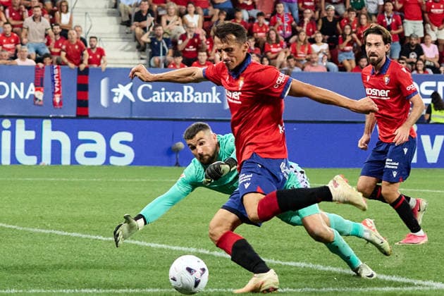 LaLiga EASports: CA Osasuna vs Levante UD Aissa Mandi of Levante UD, Mathew Ryan of Levante UD and Ante Budimir of Osasuna during match LaLiga EA Sports between CA Osasuna and Levante UD played at El Sadar stadium in Pamplona (Spain) on Aug 24 2026 *** LaLiga EA Sports: CA Osasuna vs. Levante UD—Aissa Mandi of Levante UD, Mathew Ryan of Levante UD and Ante Budimir of Osasuna during the EA Sports LaLiga match between CA Osasuna and Levante UD played at El Sadar Stadium in Pamplona, Spain, on Aug. 24, 2026 Copyright: xInigoxAlzugarayx xAgenciaxLOFx