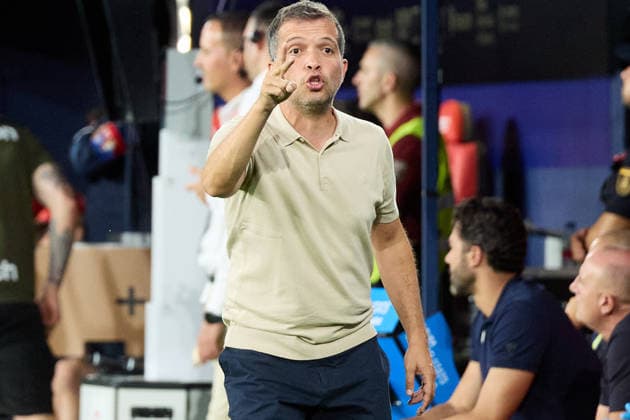 LaLiga EASports: CA Osasuna vs Levante UD Luis Castro of coach Levante UD during match LaLiga EA Sports between CA Osasuna and Levante UD played at El Sadar stadium in Pamplona (Spain) on Aug 24 2026 *** LaLiga EA Sports: CA Osasuna vs. Levante UD — Luis Castro, coach of Levante UD, during the LaLiga EA Sports match between CA Osasuna and Levante UD played at El Sadar Stadium in Pamplona, Spain, on Aug. 24, 2026 Copyright: xInigoxAlzugarayx xAgenciaxLOFx