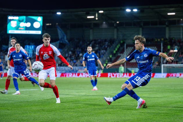 24.08.2026, Fussball, Saison 2026 2027, DFB-Pokal, Hallescher FC - FC Schalke 04, Vitalie Becker (FC Schalke 04) xRHR-FOTO YYx *** August 24, 2026, Soccer, 2026–2027 Season, DFB Cup, Hallescher FC vs. FC Schalke 04, Vitalie Becker, FC Schalke 04 xRHR PHOTO YYx Copyright: KROEGER RHR-FOTOx RHR-FOTO YY