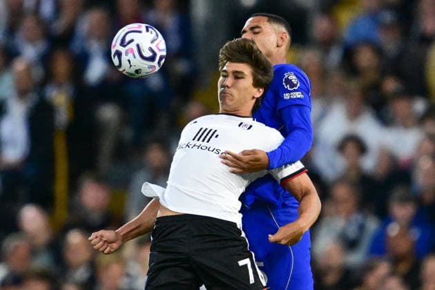 Fulham v Chelsea, Premier League Fulham Forward Gonzalo Garcia (7) under pressure from Chelsea defender Levi Colwill (6) during the Premier League match between Fulham and Chelsea at Craven Cottage, London, UK on 24 August 2026. London Craven Cottage Greater London UK Editorial use only DataCo restrictions apply See www.football-dataco.com , Copyright: xDennisxGoodwinx PSI-24739-0024
