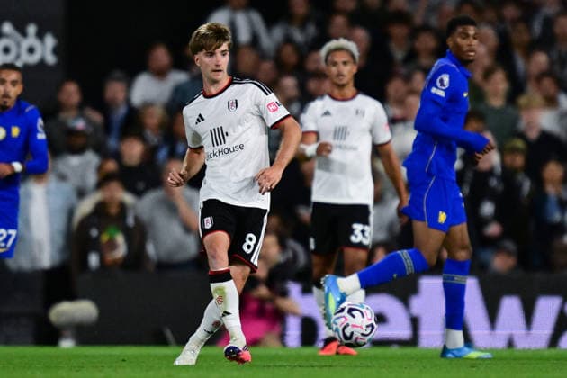 Fulham v Chelsea, Premier League Fulham forward Cesar Palacios (8) looks to release the ball during the Premier League match between Fulham and Chelsea at Craven Cottage, London, UK on 24 August 2026. London Craven Cottage Greater London UK Editorial use only DataCo restrictions apply See www.football-dataco.com , Copyright: xDennisxGoodwinx PSI-24739-0035