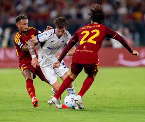 AS Roma v ACF Fiorentina - Serie A Enilive Franco Mastantuono of ACF Fiorentina and Mario Hermoso of AS Roma compete for the ball during the Serie A Enilive match between AS Roma and ACF Fiorentina at Olympic Stadium on August 24, 2026 in Rome, Italy Rome Olympic Stadium Lazio Italy Copyright: xGiuseppexMaffiax 260824SerieA_Roma-Fiorentina_GM_07390