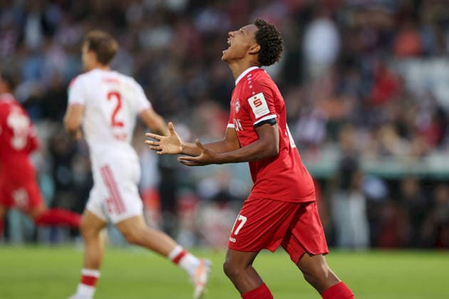 24.08.2026, Herren, Fussball, Saison 2026 2027, DFB-Pokal, 1. Runde: FC Wuerzburger Kickers - 1. FC Koeln Liam Omore ( 17, FC Würzburger Kickers) hadert nach vergebener Großchance in der Schlussphase zum Ausgleich, DFL DFB REGULATES PROHIBIT ANY USE OF PHOTOGRAPHS AS IMAGE SEQUENCES AND OR QUASI-VIDEO Wuerzburg FLYERALARM Arena Bayern Deutschland *** August 24, 2026, Men s Soccer, 2026–2027 Season, DFB Cup, First Round: FC Würzburger Kickers 1, FC Köln 1 (Liam Omore, 17), FC Würzburger Kickers are frustrated after squandering a huge chance to equalize in the closing minutes; DFL and DFB regulations prohibit any use of photographs as image sequences and or quasi-video. Wuerzburg FLYERALARM Arena, Bavaria, Germany
