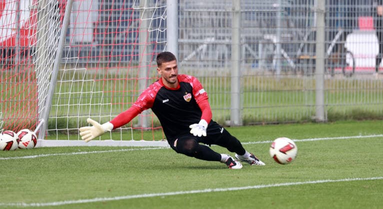 24.08.26 VfB Stuttgart Training Deutschland, Stuttgart, 24.08.2026, Fussball, Bundesliga, Saison 2026 2027, VfB Stuttgart Training: Fabian Bredlow. *** August 24, 2026 VfB Stuttgart Training Germany, Stuttgart, August 24, 2026, Soccer, Bundesliga, 2026–2027 Season, VfB Stuttgart Training Fabian Bredlow