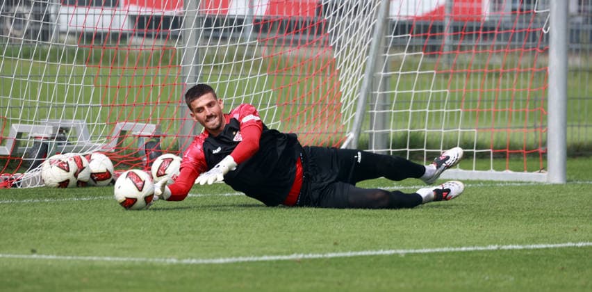 24.08.26 VfB Stuttgart Training Deutschland, Stuttgart, 24.08.2026, Fussball, Bundesliga, Saison 2026 2027, VfB Stuttgart Training: Fabian Bredlow. *** August 24, 2026 VfB Stuttgart Practice Germany, Stuttgart, August 24, 2026, Soccer, Bundesliga, 2026–2027 Season, VfB Stuttgart Practice Fabian Bredlow