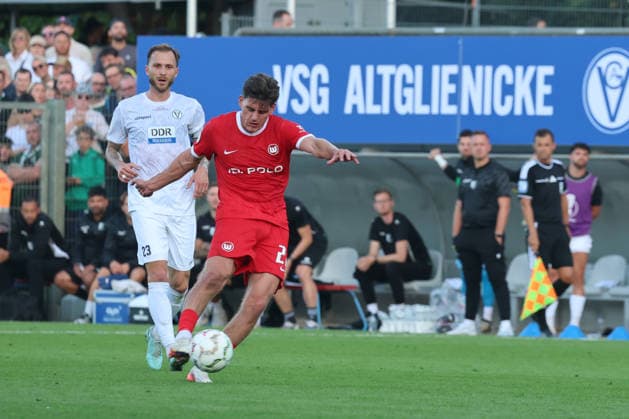 BERLIN, GERMANY - AUGUST 24: Joakim Maehle (Wolfsburg, 21) shoots at the goal, during the DFB Cup DFB Pokal match (Round 1) between DFB-Pokal: VSG Altglienicke - VfL Wolfsburg at Stadion auf dem Wurfplatz (Amateurstadion im Olympiapark) on August 24, 2026 in Berlin, Germany. DFL REGULATIONS PROHIBIT ANY USE OF PHOTOGRAPHS AS IMAGE SEQUENCES AND OR QUASI-VIDEO. Berlin Germany Copyright: xO.Frankex
