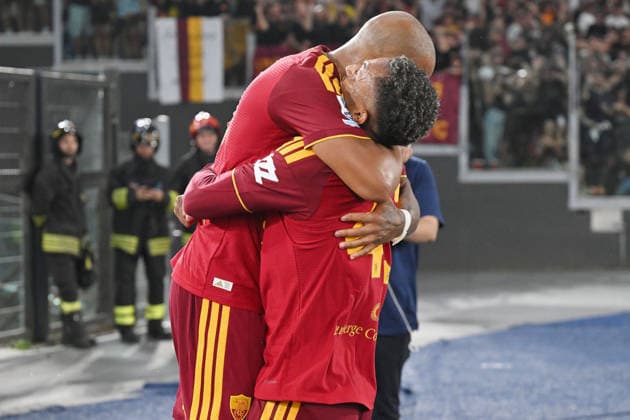 Roma v Fiorentina - Serie A ROME, ITALY - AUGUST 24 : Donyell Malen of AS Roma celebrates after scoring a second goal during the Italian Serie A soccer match between AS Roma and ACF Fiorentina at Stadio Olimpico on August 24,2026 in Rome, Italy. Claudio Pasquazi Anadolu Rome Italy. Editorial use only. Please get in touch for any other usage.  Copyright: x2026xAnadoluxClaudioxPasquazix