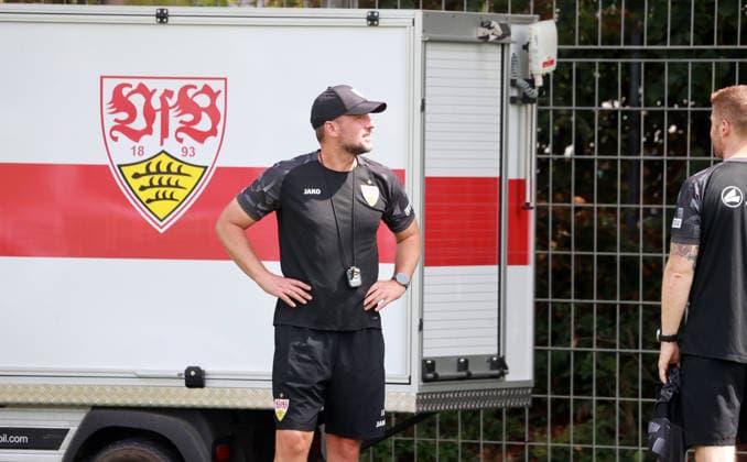 24.08.26 VfB Stuttgart Training Deutschland, Stuttgart, 24.08.2026, Fussball, Bundesliga, Saison 2026 2027, VfB Stuttgart Training: Sebastian Hoeneß (Trainer). *** August 24, 2026 VfB Stuttgart Practice, Germany, Stuttgart, August 24, 2026, Soccer, Bundesliga, 2026–2027 Season, VfB Stuttgart Practice, Sebastian Hoeneß, Coach