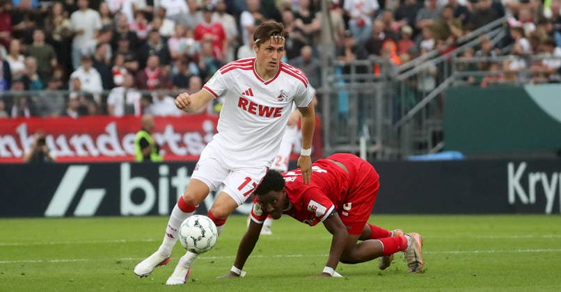 24.08.2026, xfsx, Herren, Fussball, Saison 2026 2027, DFB-Pokal, 1. Hauptrunde: FC Wuerzburger Kickers - 1. FC Koeln v.li.: Alessio Castro-Montes (1. FC Koeln), Namrud Embaye (FC Wuerzburger Kickers) Wuerzburg AKON ARENA Bayern Deutschland *** August 24, 2026, xfsx, Men s, Soccer, 2026–2027 Season, DFB Cup, 1st Round: FC Würzburger Kickers vs. 1. FC Köln; Alessio Castro Montes (1. FC Köln), Namrud Embaye (FC Würzburger Kickers); Würzburg, AKON ARENA, Bavaria, Germany