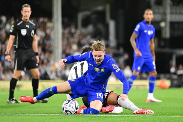 Fulham v Chelsea, Premier League Chelsea midfielder Cole Palmer (10) fouled by Fulham forward Kevin(11) during the Premier League match between Fulham and Chelsea at Craven Cottage, London, UK on 24 August 2026. London Craven Cottage Greater London UK Editorial use only DataCo restrictions apply See www.football-dataco.com , Copyright: xDennisxGoodwinx PSI-24739-0064