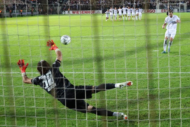 BERLIN, GERMANY - AUGUST 24: Torwart Goal Keeper Jakub Zielinski (Wolfsburg, 30) holds the penalty shot by Sven Sonnenberg (VSG Altglienicke, 4), which could have decided the game in favour of the Altglienicker, during the DFB Cup DFB Pokal match (Round 1) between DFB-Pokal: VSG Altglienicke - VfL Wolfsburg at Stadion auf dem Wurfplatz (Amateurstadion im Olympiapark) on August 24, 2026 in Berlin, Germany. DFL REGULATIONS PROHIBIT ANY USE OF PHOTOGRAPHS AS IMAGE SEQUENCES AND OR QUASI-VIDEO. Berlin Germany Copyright: xO.Frankex