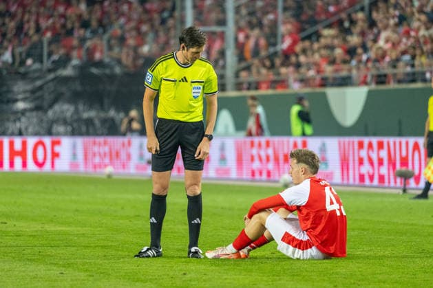 Deutschland: DFB Pokal, Saison 2026 2027, 24.08.2026, 1.Runde , Hallescher FC vs FC Schalke 04 , Leuna-Chemie-Stadion : Damelang Julien (Hallescher FC, 43), Jöllenbeck, Matthias (Schiedsrichter) *** Germany DFB Cup, 2026–2027 Season, August 24, 2026, First Round, Hallescher FC vs. FC Schalke 04, Leuna Chemie Stadium, Damelang Julien (Hallescher FC), 43, Jöllenbeck, Matthias (referee) Copyright: xMichellexLukax