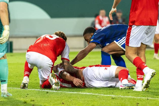 Deutschland: DFB Pokal, Saison 2026 2027, 24.08.2026, 1.Runde , Hallescher FC vs FC Schalke 04 , Leuna-Chemie-Stadion : Kastull, Vin (Hallescher FC, 27) bewusstlos auf dem Boden *** Germany DFB Cup, 2026–2027 Season, August 24, 2026, First Round, Hallescher FC vs. FC Schalke 04, Leuna Chemie Stadion Kastull, Vin Hallescher FC, 27 people unconscious on the ground Copyright: xMichellexLukax