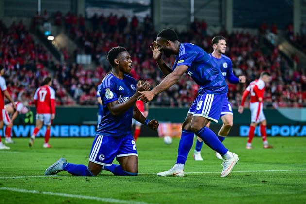 24.08.2026, Fussball, Saison 2026 2027, DFB-Pokal, Hallescher FC - FC Schalke 04, Junior Adamu (FC Schalke 04) freut sich über das Tor zum 2:4 xRHR-FOTO YYx *** August 24, 2026, Soccer, 2026–2027 Season, DFB Cup, Hallescher FC vs. FC Schalke 04, Junior Adamu of FC Schalke 04 celebrates his goal—2–4. xRHR PHOTO YYx Copyright: KROEGER RHR-FOTOx RHR-FOTO YY
