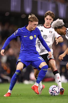 Fulham v Chelsea 24 August 2026, London - Premier League Football - Fulham v Chelsea - Cole Palmer of Chelsea and Cesar Palacios of Fulham - Photo: Jacques Feeney Offside. London UK *** Fulham gegen Chelsea, 24. August 2026, London, Premier League, Fußball: Fulham gegen Chelsea – Cole Palmer von Chelsea und Cesar Palacios von Fulham. Foto: Jacques Feeney, Offside, London, Großbritannien  Copyright: xJacquesxFeeneyx xOffsidexOffside
