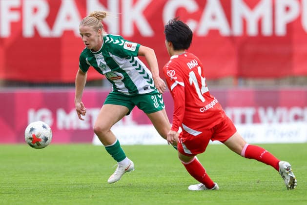 v.li.: Elena Dhont (SV Werder Bremen, 31) und Yurina Imai (1. FSV Mainz 05, 14) im Zweikampf, Duell, Dynamik, Aktion, Action, Spielszene, DIE DFB-RICHTLINIEN UNTERSAGEN JEGLICHE NUTZUNG VON FOTOS ALS SEQUENZBILDER UND ODER VIDEOÄHNLICHE FOTOSTRECKEN. DFB REGULATIONS PROHIBIT ANY USE OF PHOTOGRAPHS AS IMAGE SEQUENCES AND OR QUASI-VIDEO., 24.08.2026, Mainz (Deutschland), Fussball, Google Pixel Frauen-Bundesliga, 1. FSV Mainz 05 - SV Werder Bremen *** From left: Elena Dhont (SV Werder Bremen), 31, and Yurina Imai (1, FSV Mainz 05), 14, in a one-on-one battle, duel, dynamic moment, action, game scene, DFB REGULATIONS PROHIBIT ANY USE OF PHOTOGRAPHS AS SEQUENCE IMAGES AND OR VIDEO-LIKE PHOTO SERIES DFB REGULATIONS PROHIBIT ANY USE OF PHOTOGRAPHS AS IMAGE SEQUENCES AND OR QUASI-VIDEO, August 24, 2026, Mainz, Germany, Soccer, Google Pixel Women’s Bundesliga, 1. FSV Mainz 05 vs. SV Werder Bremen xobx