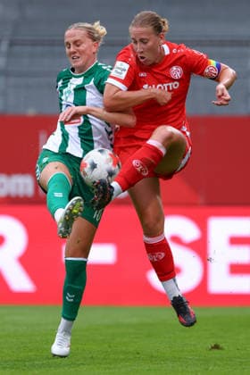v.li.: Lina Hausicke (SV Werder Bremen, 18) und Johanna Berg (1. FSV Mainz 05, 9) im Zweikampf, Duell, Dynamik, Aktion, Action, Spielszene, DIE DFB-RICHTLINIEN UNTERSAGEN JEGLICHE NUTZUNG VON FOTOS ALS SEQUENZBILDER UND ODER VIDEOÄHNLICHE FOTOSTRECKEN. DFB REGULATIONS PROHIBIT ANY USE OF PHOTOGRAPHS AS IMAGE SEQUENCES AND OR QUASI-VIDEO., 24.08.2026, Mainz (Deutschland), Fussball, Google Pixel Frauen-Bundesliga, 1. FSV Mainz 05 - SV Werder Bremen *** From left: Lina Hausicke (SV Werder Bremen, 18) and Johanna Berg (1 FSV Mainz 05, 9) in a one-on-one battle, duel, dynamic moment, action, game scene, DFB REGULATIONS PROHIBIT ANY USE OF PHOTOGRAPHS AS SEQUENCE IMAGES AND OR VIDEO-LIKE PHOTO SERIES DFB REGULATIONS PROHIBIT ANY USE OF PHOTOGRAPHS AS IMAGE SEQUENCES AND OR QUASI-VIDEO, August 24, 2026, Mainz, Germany, Soccer, Google Pixel Women’s Bundesliga, 1. FSV Mainz 05 vs. SV Werder Bremen xobx