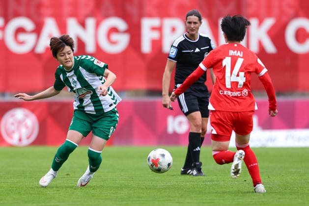 v.li.: Mei Shimada (SV Werder Bremen, 8) und Yurina Imai (1. FSV Mainz 05, 14) im Zweikampf, Duell, Dynamik, Aktion, Action, Spielszene, DIE DFB-RICHTLINIEN UNTERSAGEN JEGLICHE NUTZUNG VON FOTOS ALS SEQUENZBILDER UND ODER VIDEOÄHNLICHE FOTOSTRECKEN. DFB REGULATIONS PROHIBIT ANY USE OF PHOTOGRAPHS AS IMAGE SEQUENCES AND OR QUASI-VIDEO., 24.08.2026, Mainz (Deutschland), Fussball, Google Pixel Frauen-Bundesliga, 1. FSV Mainz 05 - SV Werder Bremen *** v li Mei Shimada (SV Werder Bremen, 8) and Yurina Imai (FSV Mainz 05, 14) in a one-on-one battle, duel, dynamic moment, action, game scene, DFB REGULATIONS PROHIBIT ANY USE OF PHOTOGRAPHS AS SEQUENCE IMAGES AND OR VIDEO-LIKE PHOTO SERIES DFB REGULATIONS PROHIBIT ANY USE OF PHOTOGRAPHS AS IMAGE SEQUENCES AND OR QUASI-VIDEO, August 24, 2026, Mainz, Germany, soccer, Google Pixel Women’s Bundesliga, 1. FSV Mainz 05 vs. SV Werder Bremen xobx