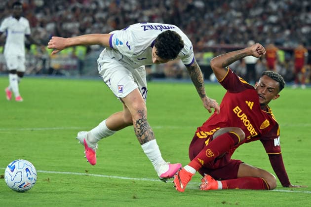 Soccer, Serie A match , Roma v Fiorentina Alex Jimenez of Fiorentina, Wesley Franca of Roma during the Serie A match between Roma v Fiorentina at Olympic stadium. Rome (Italy), August 24th, 2026 Imago-Images Emmefoto Copyright: xImago-Images Emmefotox