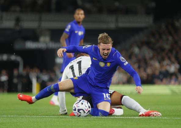 Fulham v Chelsea, English Premier League, Craven Cottage, London, 24 08 2026 Cole Palmer (10) of Chelsea is fouled by Kevin(11) of Fulham during the Premier League game at Craven Cottage London Craven Cottage London GBR, UK NEWSPAPERS OUT Copyright: xMarkxGreenwoodx