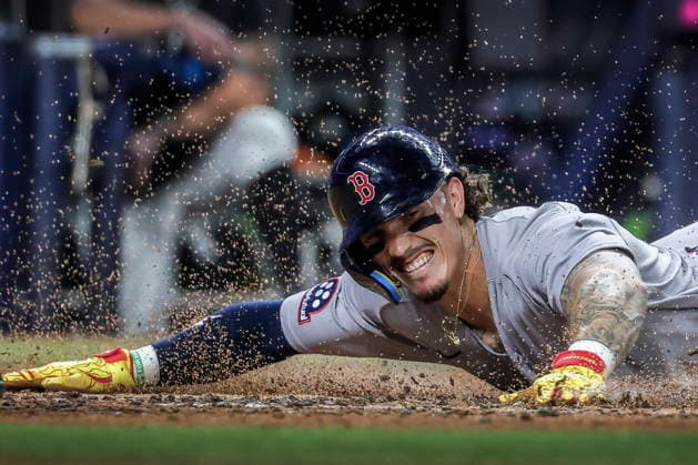MLB, Baseball Herren, USA - Miami Marlins vs. Boston Red Sox Boston Red Sox left fielder Jarren Duran dives into home plate scoring a run during the Major League Baseball (MLB) game between the Miami Marlins and the Boston Red Sox in Miami, Florida, USA, 24 August 2026. MIAMI FLORIDA United States  Copyright: xCRISTOBALxHERRERA-ULASHKEVICHx