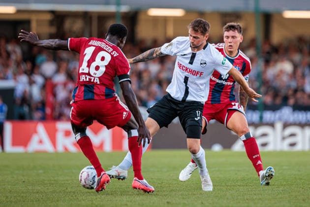 (L-R) Bakery Jatta (Hamburger SV, 18), Yari Otto (SC Verl, 17), Nicolai Remberg (Hamburger SV, 21) GER, SC Verl vs. Hamburger SV, Fussball, DFB-Pokal, 1. Runde, Spielzeit 2026 2027, 24.08.2026 DFL Regulations prohibit any use of photographers as image sequences and or quasi-video. GER, SC Verl vs. Hamburger SV, Fussball, DFB-Pokal, 1. Runde, Spielzeit 2026 2027, 24.08.2026 Verl *** L R Bakery Jatta Hamburger SV, 18, Yari Otto SC Verl, 17, Nicolai Remberg Hamburger SV, 21 GER, SC Verl vs. Hamburger SV, Soccer, DFB Cup, 1st Round, 2026–2027 Season, August 24, 2026 DFL regulations prohibit any use of photographs as image sequences and or quasi-video GER, SC Verl vs. Hamburger SV, Soccer, DFB Cup, Round 1, 2026–2027 season, August 24, 2026 Verl Copyright: xEibner-Pressefoto JanxRollingerx EP_JSK