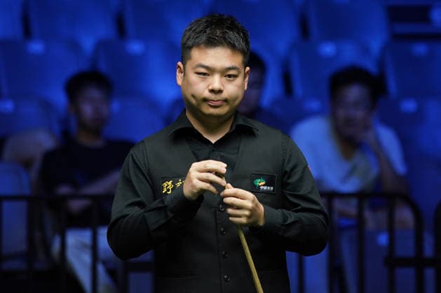 WUHAN, CHINA - AUGUST 25: Pang Junxu of China chalks the cue in the third round match against Shaun Murphy of England on day 3 of Wuhan Open 2026 at the Optics Valley Gymnasium of Huazhong University of Science and Technology on August 25, 2026 in Wuhan, Hubei Province of China.  Copyright: xTaixChengzhex 111662030989