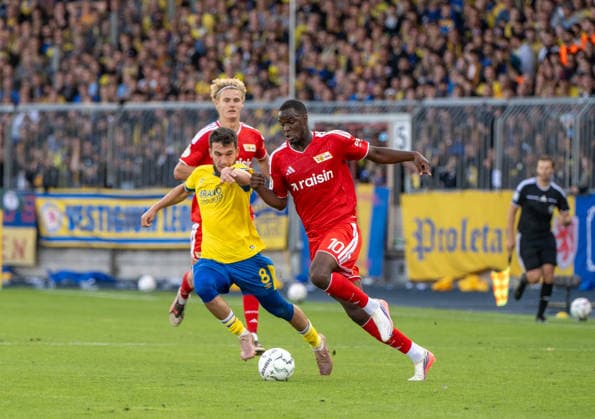 Fußball, Herren, Saison 2026 2027, DFB-Pokal (1. Runde), Eintracht Braunschweig - 1. FC Union Berlin (2:4), v. l. Mehmet Aydin (Braunschweig), Ilyas Ansah (1. FC Union), 23.08.2026, Copyright: xMatthiasxKochx