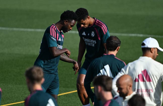 Real Madrid s training session MADRID, SPAIN - AUGUST 25: Vinicius Junior (L) and Jude Bellingham (R) of Real Madrid take part in a training session at the club s Valdebebas training facilities ahead of their La Liga match against Real Sociedad, on August 25, 2026 in Madrid, Spain. Burak Akbulut Anadolu Madrid Spain. Editorial use only. Please get in touch for any other usage.  Copyright: x2026xAnadoluxBurakxAkbulutx