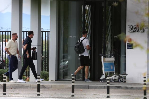 EXCLUSIVE Dominik Livakovic departs for Barcelona EXCLUSIVE Croatian goalkeeper Dominik Livakovic is seen at Zagreb Airport on August 25, 2026. as he departs for Barcelona to complete the final stages of his move to the club.  SanjinxStrukic PIXSELL