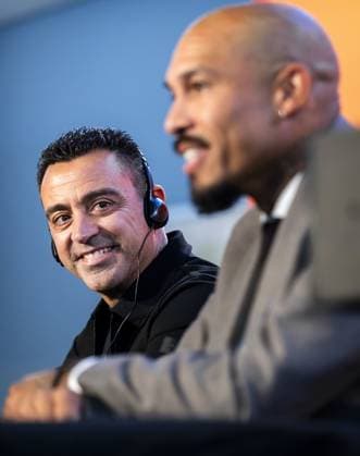 ZEIST - Spaniard Xavi Hernandez looks at Nigel de Jong, Director of Top Football at the KNVB, during his presentation as head coach of the Dutch national team, Nationalteam KOEN VAN WEEL ANP xVIxANPxSportx xxANPxIVx 566251542 originalFilename: 566251542.jpg