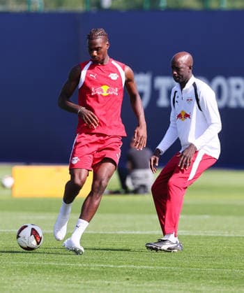 RB Leipzig - Training Bundesliga Leipzig, 25.08.2026, Trainingszentrum Cottaweg, Fußball Bundesliga , RB LEIPZIG - Training, Saisonvorbereitung zur Saison 2026 27 , Im Bild v.l.: Ezechiel Banzuzi und Babacar Baba N Diaye (RB Leipzig) , *** RB Leipzig Training, Bundesliga, Leipzig, August 25, 2026, Cottaweg Training Center, Soccer, Bundesliga, RB LEIPZIG Training, Preseason for the 2026–27 Season, Pictured from left: Ezechiel Banzuzi and Babacar Baba N. Diaye, RB Leipzig, Picture Point