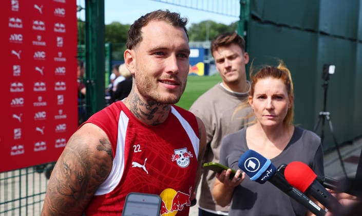 RB Leipzig - Training Bundesliga Leipzig, 25.08.2026, Trainingszentrum Cottaweg, Fußball Bundesliga , RB LEIPZIG - Training, Saisonvorbereitung zur Saison 2026 27 , Im Bild: David Raum (22, RB Leipzig) stand nach dem Training zum Mediengespräch. , *** RB Leipzig Training, Bundesliga, Leipzig, August 25, 2026, Cottaweg Training Center, Soccer, Bundesliga, RB Leipzig Training, Preseason Preparation for the 2026–27 Season, Pictured: David Raum ’22, RB Leipzig held a press conference after training, Picture Point