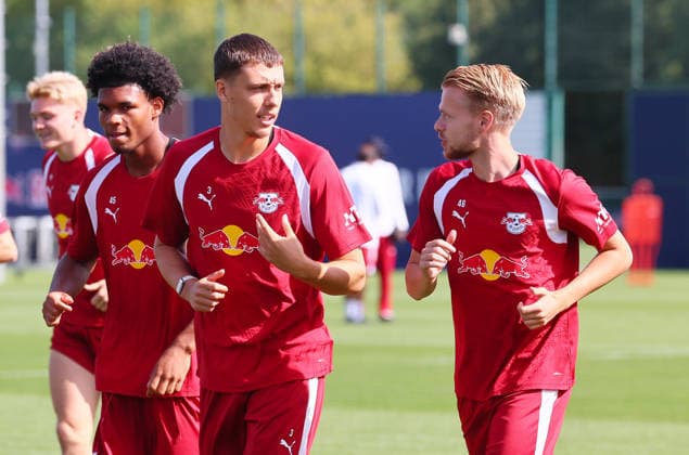 RB Leipzig - Training Bundesliga Leipzig, 25.08.2026, Trainingszentrum Cottaweg, Fußball Bundesliga , RB LEIPZIG - Training, Saisonvorbereitung zur Saison 2026 27 , Im Bild v.l.: Samba Konate, Maxime Esteve und Arthur Vermeeren , *** RB Leipzig Training, Bundesliga, Leipzig, August 25, 2026, Cottaweg Training Center, Soccer, Bundesliga, RB LEIPZIG Training, Preseason for the 2026–27 Season, Pictured from left: Samba Konate, Maxime Esteve, and Arthur Vermeeren, Picture Point