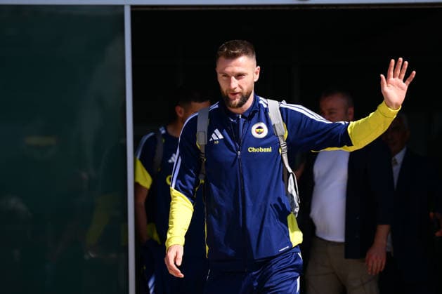 Fenerbahce arrives in Lyon LYON, FRANCE - AUGUST 25: Fenerbahce player Milan Skriniar arrives in Lyon with the team ahead of their UEFA Champions League play-off second-leg match against French side Olympique Lyon on August 26, 2026, in Lyon, France. Arif Hudaverdi Yaman Anadolu Lyon France. Editorial use only. Please get in touch for any other usage.  Copyright: x2026xAnadoluxArifxHudaverdixYamanx