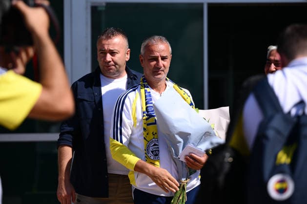 Fenerbahce arrives in Lyon LYON, FRANCE - AUGUST 25: Fenerbahce head coach Ismail Kartal arrives in Lyon with the team ahead of their UEFA Champions League play-off second-leg match against French side Olympique Lyon on August 26, 2026, in Lyon, France. Arif Hudaverdi Yaman Anadolu Lyon France. Editorial use only. Please get in touch for any other usage.  Copyright: x2026xAnadoluxArifxHudaverdixYamanx