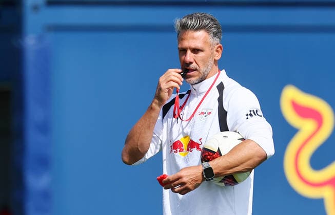 RB Leipzig - Training Bundesliga Leipzig, 25.08.2026, Trainingszentrum Cottaweg, Fußball Bundesliga , RB LEIPZIG - Training, Saisonvorbereitung zur Saison 2026 27 , Im Bild: Trainer Martin Demichelis (RB Leipzig) , *** RB Leipzig Training, Bundesliga, Leipzig, August 25, 2026, Cottaweg Training Center, Soccer, Bundesliga, RB LEIPZIG Training, Preseason for the 2026–27 Season, Pictured: Coach Martin Demichelis of RB Leipzig, Picture Point