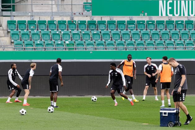 SOCCER - UEFA ECL, Rapid vs Hearts VIENNA,AUSTRIA,25.AUG.26 - SOCCER - UEFA Conference League, play-off, SK Rapid Wien vs Heart of Midlothian FC, preview, training Hearts. Image shows the team of Hearts.  GEPAxpictures xArminxRauthner