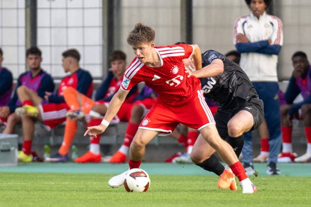 Matous Srb 11 (FC Bayern Muenchen Amatuere) im Zweikampf, FC Bayern II vs. FC Memmingen, Fussball, Regionalliga Bayern, 5. Spieltag, 25.08.2026 DFB regulations prohibit any use of photographs as image sequences and or quasi-video Muenchen Bayern Deutschland *** Matous Srb 11, FC Bayern Munich Amateurs in a tackle; FC Bayern II vs. FC Memmingen, Soccer, Bavarian Regional League, Matchday 5, August 25, 2026. DFB regulations prohibit any use of photographs as image sequences and or quasi-video. Munich, Bavaria, Germany Copyright: xkolbert-press UlrichxGamelx