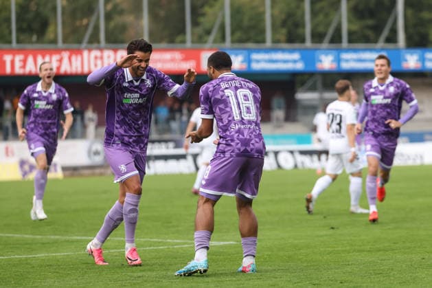 Toto-Pokal; SV Wacker Burghausen - FC Ingolstadt 04; Fredrik Carlsen (8, FCI) Schuß Tor Jubel Treffer 1:0 in der ersten Minute Keanan Bennetts (18 FCI) Toto-Pokal - SV Wacker Burghausen - FC Ingolstadt 04 Saison 2026 2027 *** Toto Cup: SV Wacker Burghausen vs. FC Ingolstadt 04; Fredrik Carlsen 8, FCI Shot Goal Celebration Goal 1–0 in the first minute Keanan Bennetts 18 FCI Toto Cup SV Wacker Burghausen FC Ingolstadt 04 2026–2027 Season