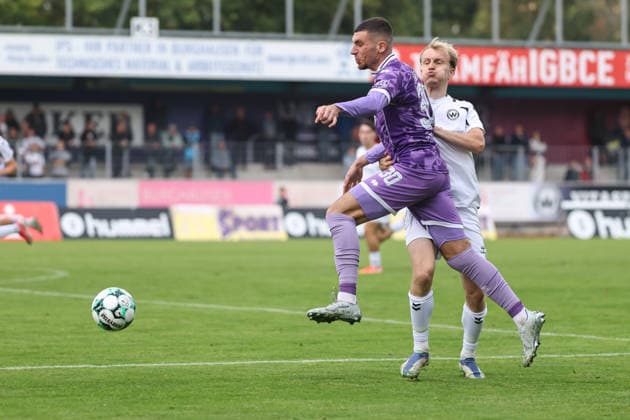 Toto-Pokal; SV Wacker Burghausen - FC Ingolstadt 04; Zweikampf Kampf um den Ball Ognjen Drakulic (30, FCI) Luca Paul Schulten (18 SVWB) Toto-Pokal - SV Wacker Burghausen - FC Ingolstadt 04 Saison 2026 2027 *** Toto Cup: SV Wacker Burghausen vs. FC Ingolstadt 04 – Tackle, Battle for the Ball – Ognjen Drakulic 30, FCI Luca Paul Schulten 18 SVWB Toto Cup SV Wacker Burghausen FC Ingolstadt 04 2026–2027 season