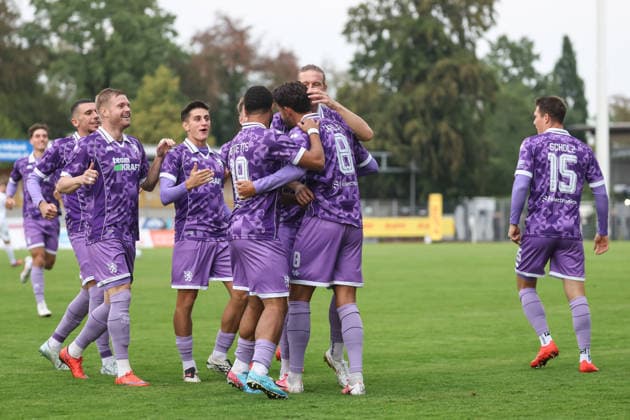 Toto-Pokal; SV Wacker Burghausen - FC Ingolstadt 04; Fredrik Carlsen (8, FCI) Schuß Tor Jubel Treffer 1:0 in der ersten Minute Keanan Bennetts (18 FCI) Vinko Å apina (41, FCI) Emre Gül (5, FCI) Lars Lokotsch (13, FCI) Ognjen Drakulic (30, FCI) Toto-Pokal - SV Wacker Burghausen - FC Ingolstadt 04 Saison 2026 2027 *** Toto Cup: SV Wacker Burghausen vs. FC Ingolstadt 04; Fredrik Carlsen 8, FCI shot, goal, celebration, score 1-0 in the first minute; Keanan Bennetts 18, FCI Vinko Å apina 41, FCI Emre Gül 5, FCI Lars Lokotsch 13, FCI Ognjen Drakulic 30, FCI Toto Cup SV Wacker Burghausen vs. FC Ingolstadt 04, 2026–2027 season