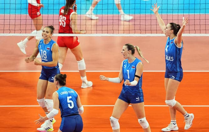 Poland v Slovenia - CEV EuroVolley 2026 ISTANBUL, TURKIYE - AUGUST 25: Players of Slovenia celebrate after a point during CEV Women s European Volleyball Championship Group A match between Poland and Slovenia at Sinan Erdem Dome in Istanbul, Turkiye on August 25, 2026. Esra Bilgin Anadolu Istanbul Turkey. Editorial use only. Please get in touch for any other usage.  Copyright: x2026xAnadoluxEsraxBilginx