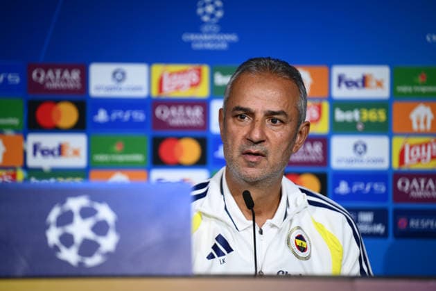 Ahead of Fenerbahce v Olympique Lyon - UEFA Champions League LYON, FRANCE - AUGUST 25: Fenerbahce head coach Ismail Kartal speaks during a press conference, PK, Pressekonferenz at Groupama Stadium ahead of the UEFA Champions League play-off second-leg match against French side Olympique Lyon on August 26, 2026, in Lyon, France. Arif Hudaverdi Yaman Anadolu Lyon France. Editorial use only. Please get in touch for any other usage.  Copyright: x2026xAnadoluxArifxHudaverdixYamanx