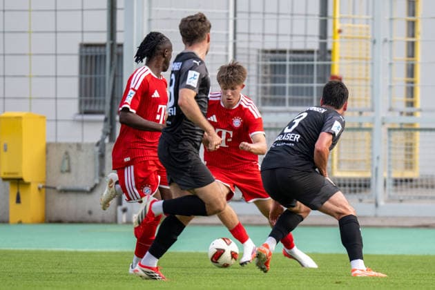 Richard Ajavi 3 (FC Bayern Muenchen Amatuere), Matous Srb 11 (FC Bayern Muenchen Amatuere), Action, FC Bayern II vs. FC Memmingen, Fussball, Regionalliga Bayern, 5. Spieltag, 25.08.2026 DFB regulations prohibit any use of photographs as image sequences and or quasi-video Muenchen Bayern Deutschland *** Richard Ajavi 3, FC Bayern Munich Amateurs; Matous Srb 11, FC Bayern Munich Amateurs; Action, FC Bayern II vs. FC Memmingen, Soccer, Bavarian Regional League, Matchday 5, August 25, 2026. DFB regulations prohibit any use of photographs as image sequences and or quasi-video. Munich, Bavaria, Germany Copyright: xkolbert-press UlrichxGamelx
